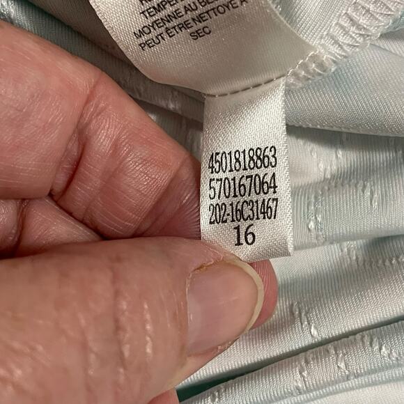 Chicos Womens Blouse Size 2 or Large White Blue Embroidered V Neck 3/4 Sleeve - Picture 8 of 13